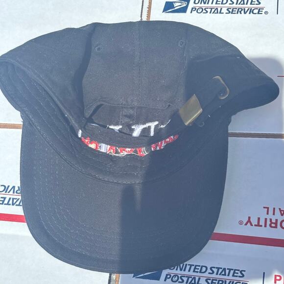 Black & Red NYC Hat - Picture 5 of 5